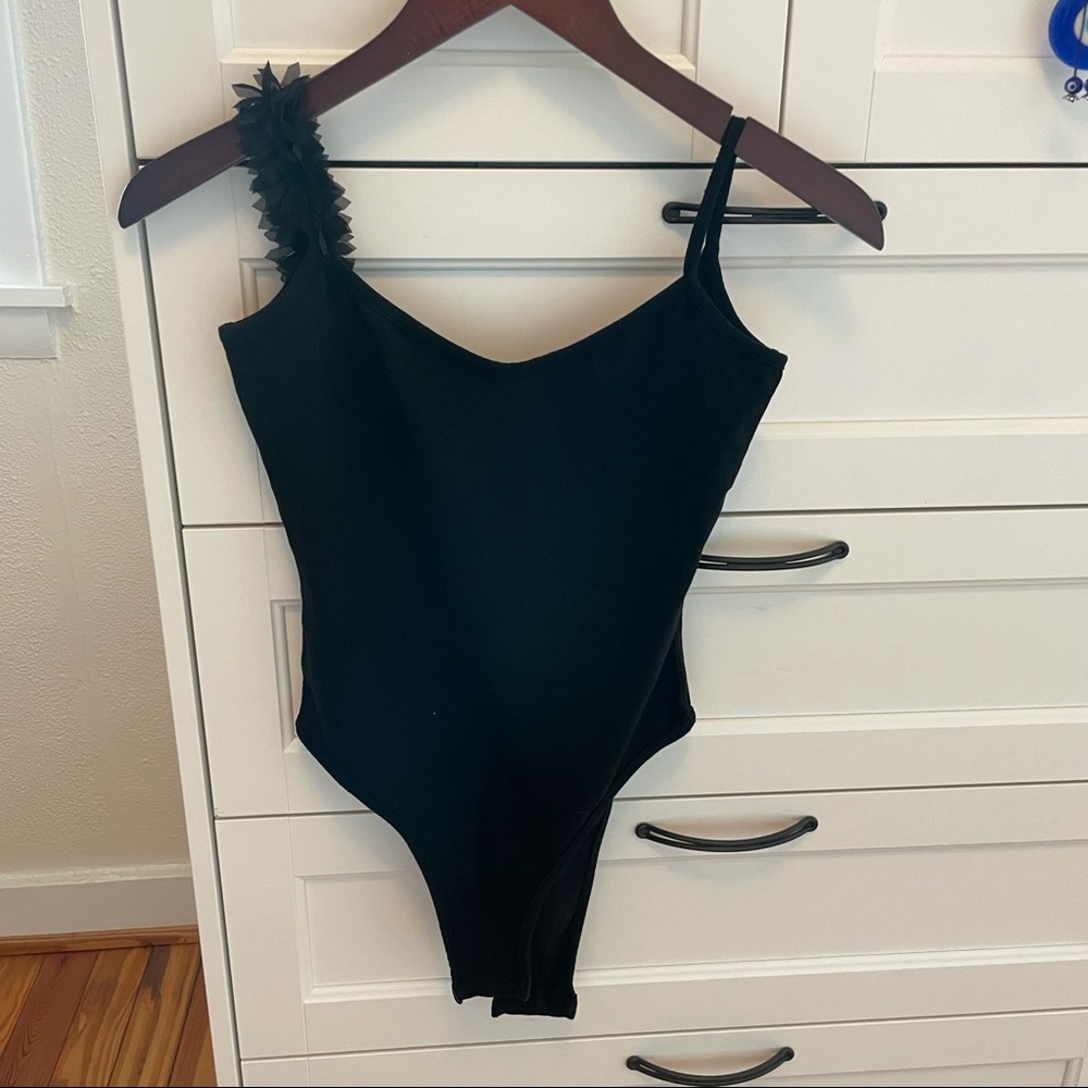 Black Floral Accent Body